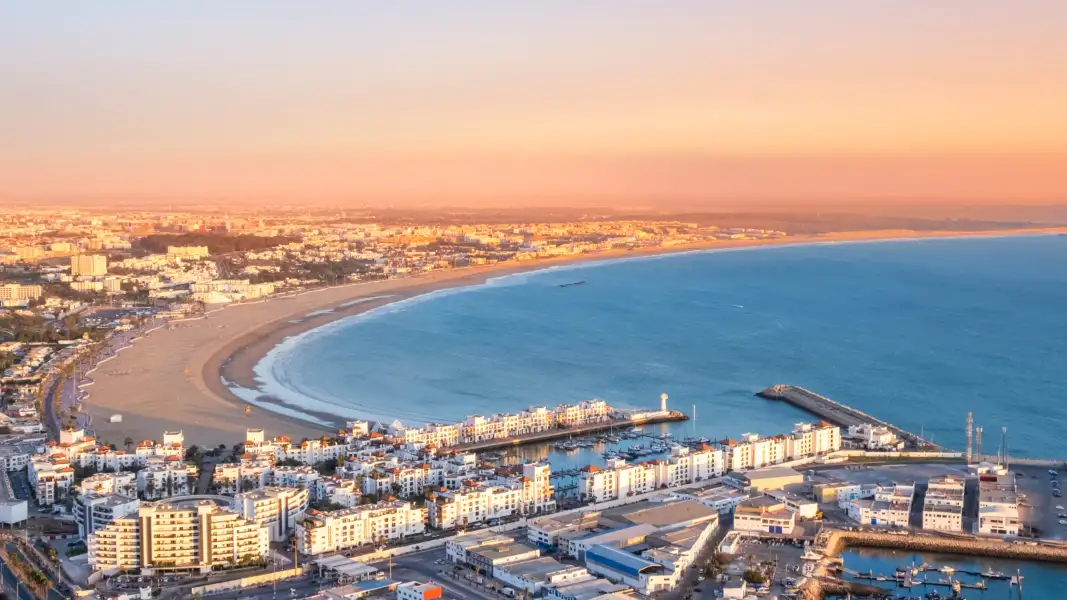 Agadir in Marokko mit Sonne, Küstenlage und alltagstauglicher Wohnqualität